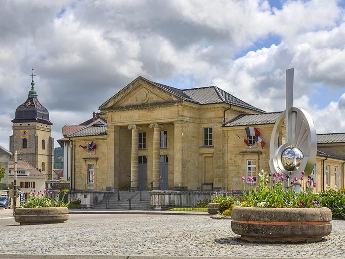 Pontarlier - Immobilier - CENTURY 21 Avenir Immobilier - église Saint-Bénigne et palais de Justice