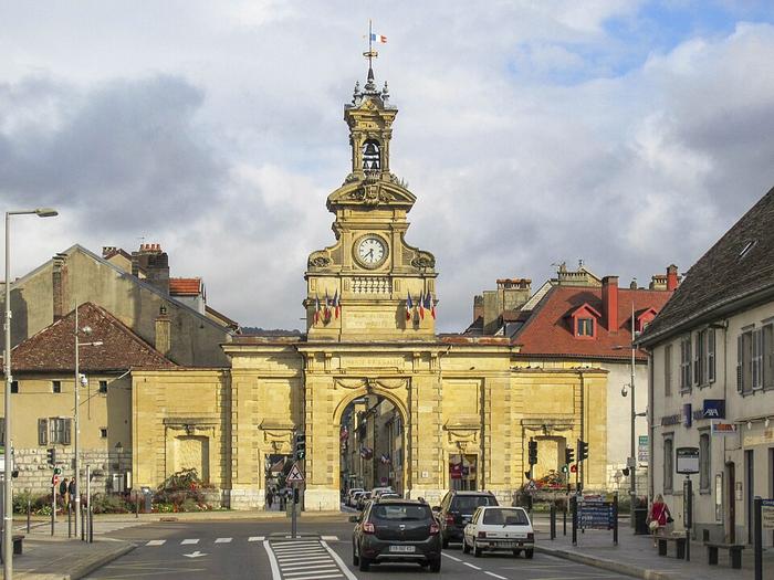 PONTARLIER - Immobilier - CENTURY 21  Avenir Immobilier - porte_Saint-Pierre