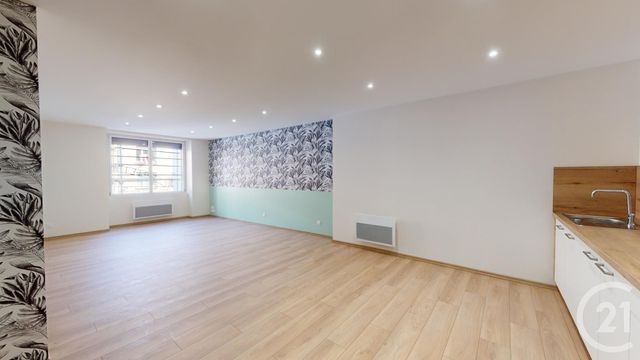 Afficher la photo en grand Appartement T4 à vendre - 5 pièces - 101.71 m2 - PONTARLIER - 25 - FRANCHE-COMTE - Century 21 Avenir Immobilier