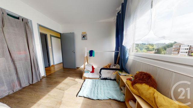 Afficher la photo en grand Appartement F4 à vendre - 4 pièces - 94.0 m2 - PONTARLIER - 25 - FRANCHE-COMTE - Century 21 Avenir Immobilier