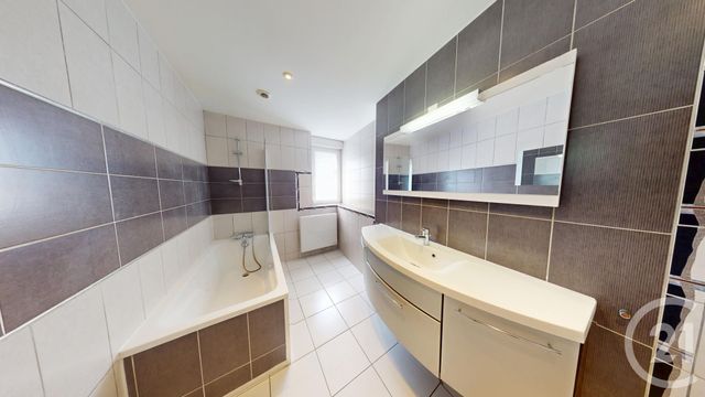 Afficher la photo en grand Appartement T4 à vendre - 4 pièces - 102.0 m2 - PONTARLIER - 25 - FRANCHE-COMTE - Century 21 Avenir Immobilier