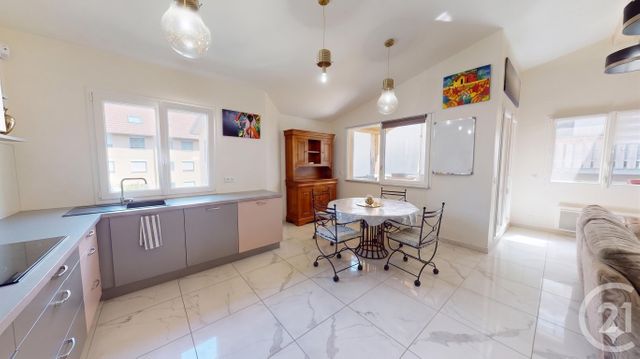Appartement T3 à vendre - 3 pièces - 74.0 m2 - PONTARLIER - 25 - FRANCHE-COMTE - Century 21 Avenir Immobilier