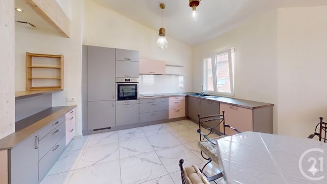 Appartement T3 à vendre - 3 pièces - 74.0 m2 - PONTARLIER - 25 - FRANCHE-COMTE - Century 21 Avenir Immobilier
