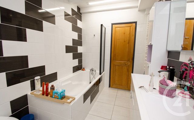 Appartement T3 à vendre - 4 pièces - 87.0 m2 - PONTARLIER - 25 - FRANCHE-COMTE - Century 21 Avenir Immobilier