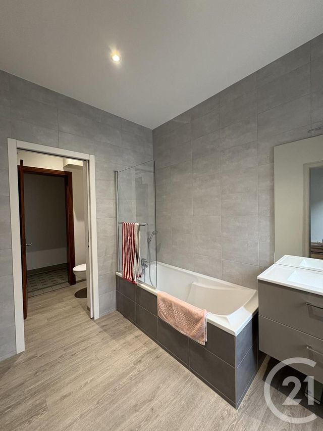 Appartement T3 à louer - 3 pièces - 83.36 m2 - PONTARLIER - 25 - FRANCHE-COMTE - Century 21 Avenir Immobilier