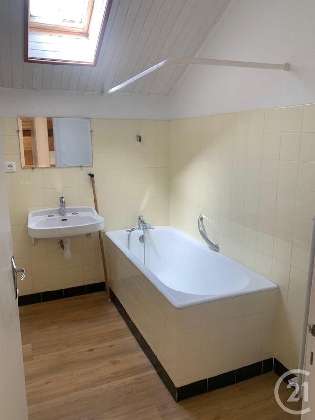 Appartement F3 à louer - 3 pièces - 76.45 m2 - PONTARLIER - 25 - FRANCHE-COMTE - Century 21 Avenir Immobilier