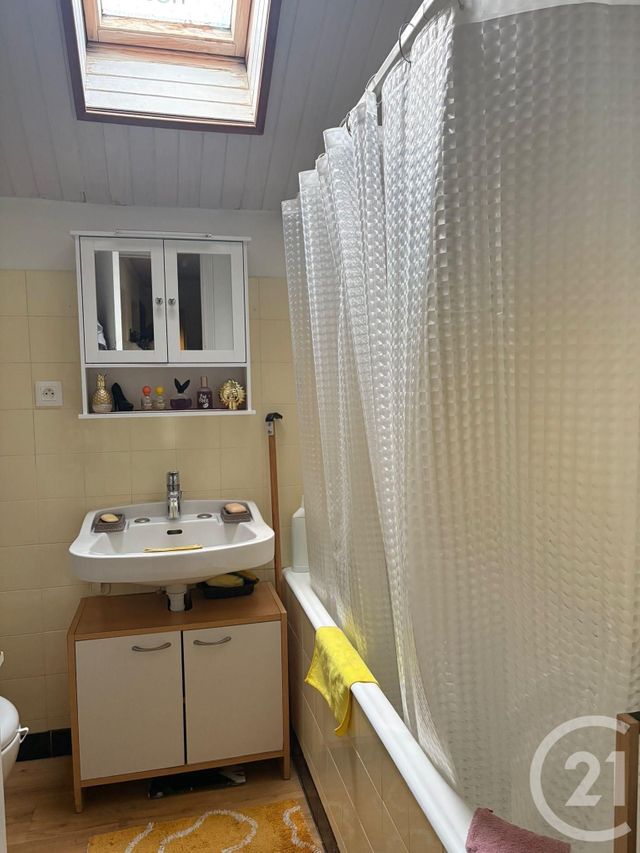 Appartement F3 à louer - 3 pièces - 76.45 m2 - PONTARLIER - 25 - FRANCHE-COMTE - Century 21 Avenir Immobilier