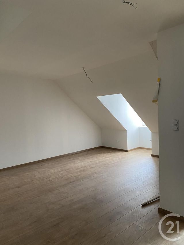 Appartement Duplex à louer - 3 pièces - 43.12 m2 - PONTARLIER - 25 - FRANCHE-COMTE - Century 21 Avenir Immobilier
