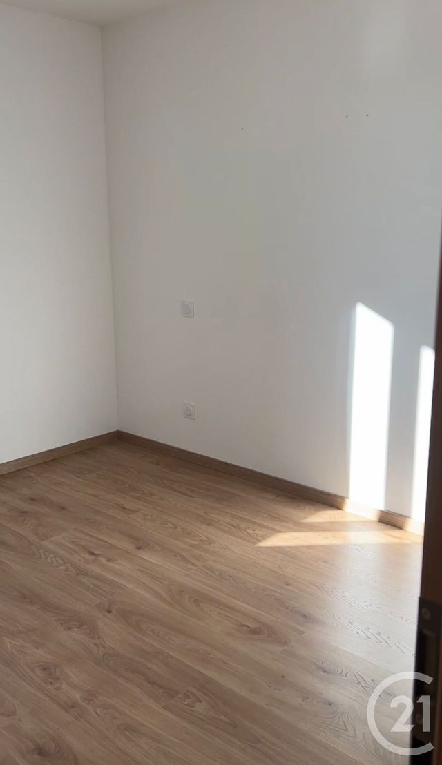 Appartement Duplex à louer - 3 pièces - 61.93 m2 - LA CLUSE ET MIJOUX - 25 - FRANCHE-COMTE - Century 21 Avenir Immobilier