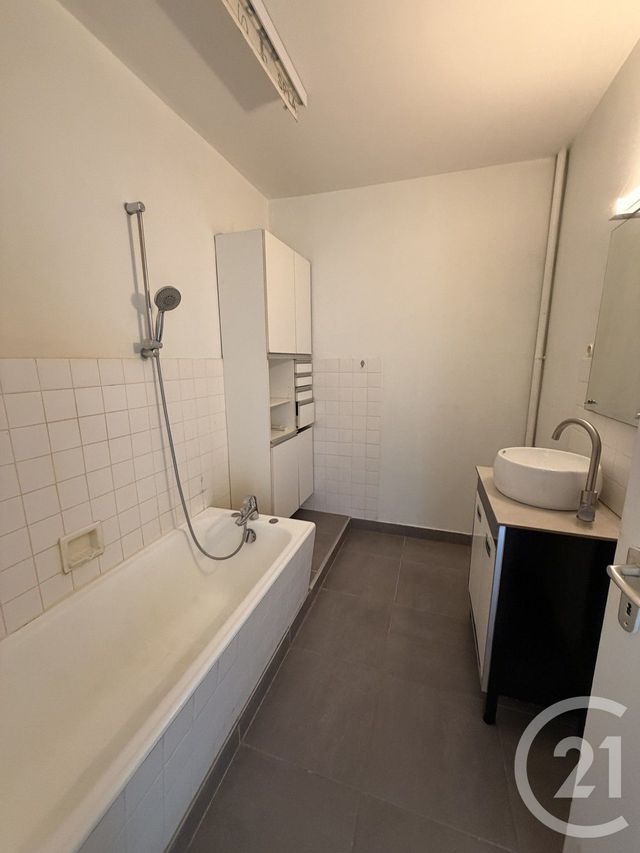 Appartement F3 à vendre - 3 pièces - 57.3 m2 - PONTARLIER - 25 - FRANCHE-COMTE - Century 21 Avenir Immobilier