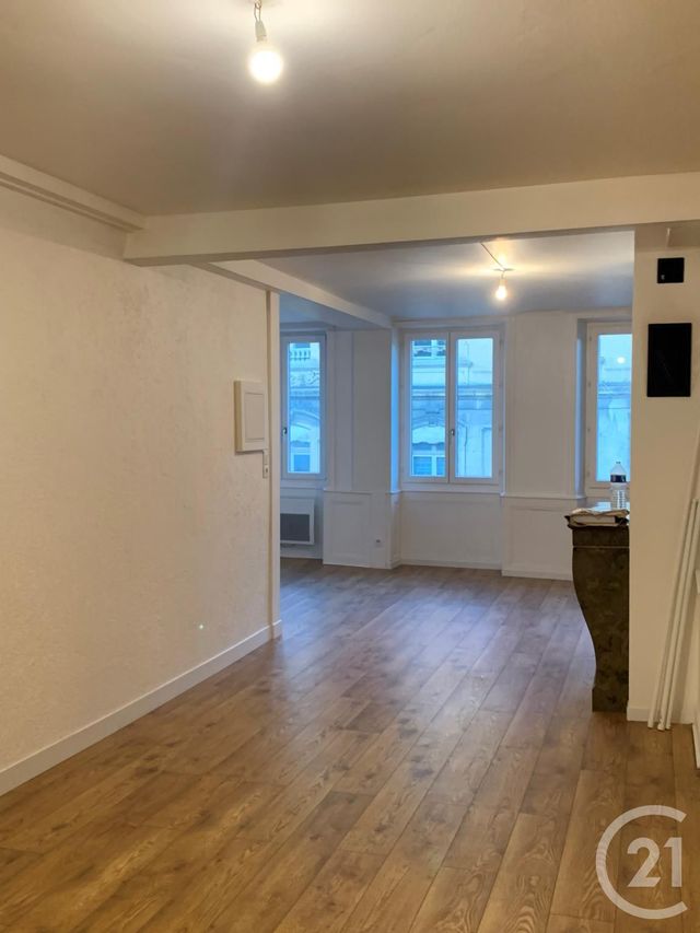 Appartement F3 à louer - 3 pièces - 87.0 m2 - PONTARLIER - 25 - FRANCHE-COMTE - Century 21 Avenir Immobilier