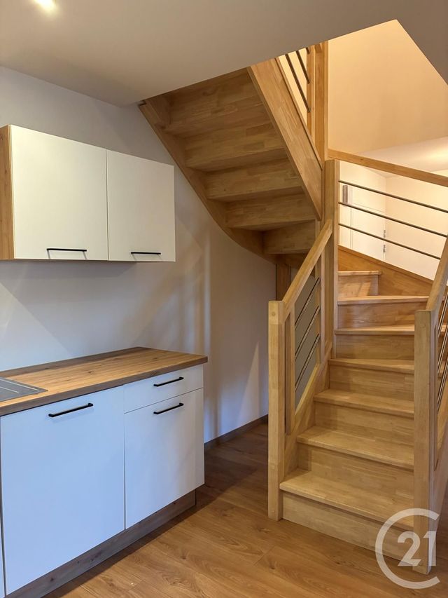 Appartement Duplex à louer - 3 pièces - 43.12 m2 - PONTARLIER - 25 - FRANCHE-COMTE - Century 21 Avenir Immobilier