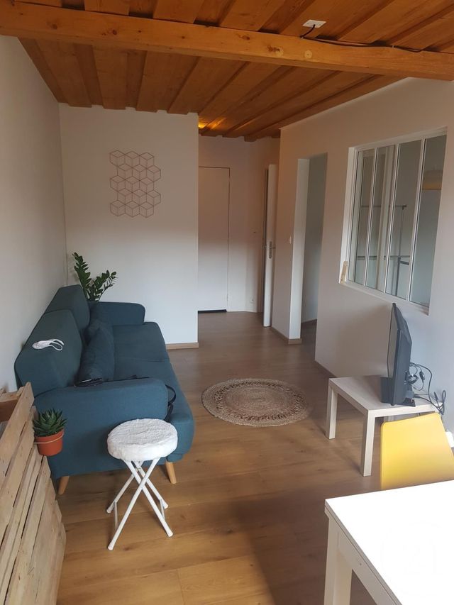 Appartement F1 à louer - 1 pièce - 35.0 m2 - PONTARLIER - 25 - FRANCHE-COMTE - Century 21 Avenir Immobilier