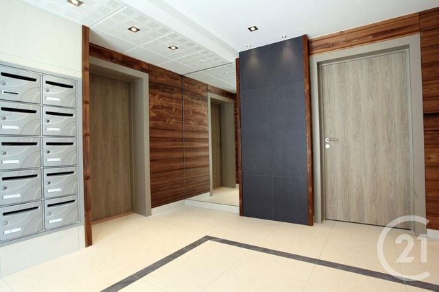 Appartement Studio à louer - 1 pièce - 30.0 m2 - PONTARLIER - 25 - FRANCHE-COMTE - Century 21 Avenir Immobilier