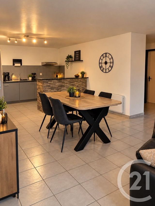 Appartement F3 à louer - 3 pièces - 75.0 m2 - BANNANS - 25 - FRANCHE-COMTE - Century 21 Avenir Immobilier